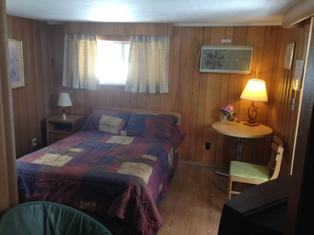 לייק ג'ורג' Amber Lantern Motel חדר תמונה